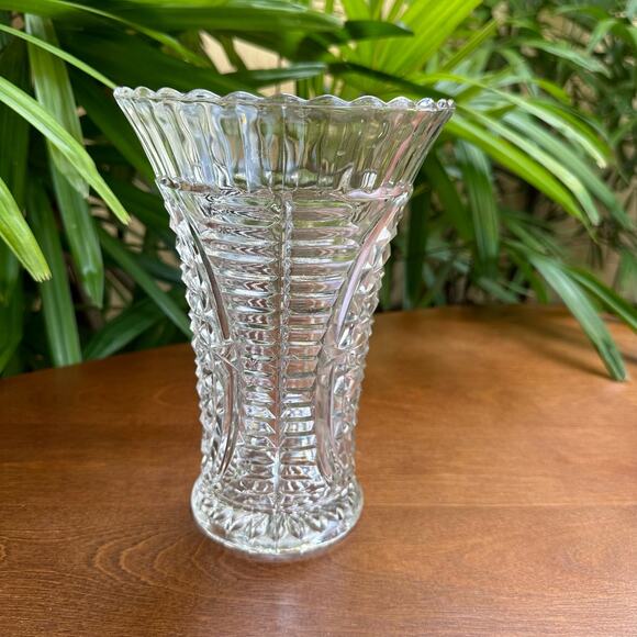 Vintage Flower Vase in Stars and Bars Pattern by Anchor Hocking - Picture 4 of 7